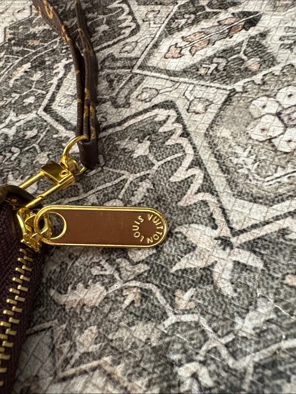 LOUIS VUITTON Louis Vuitton Monogram zippy M42616